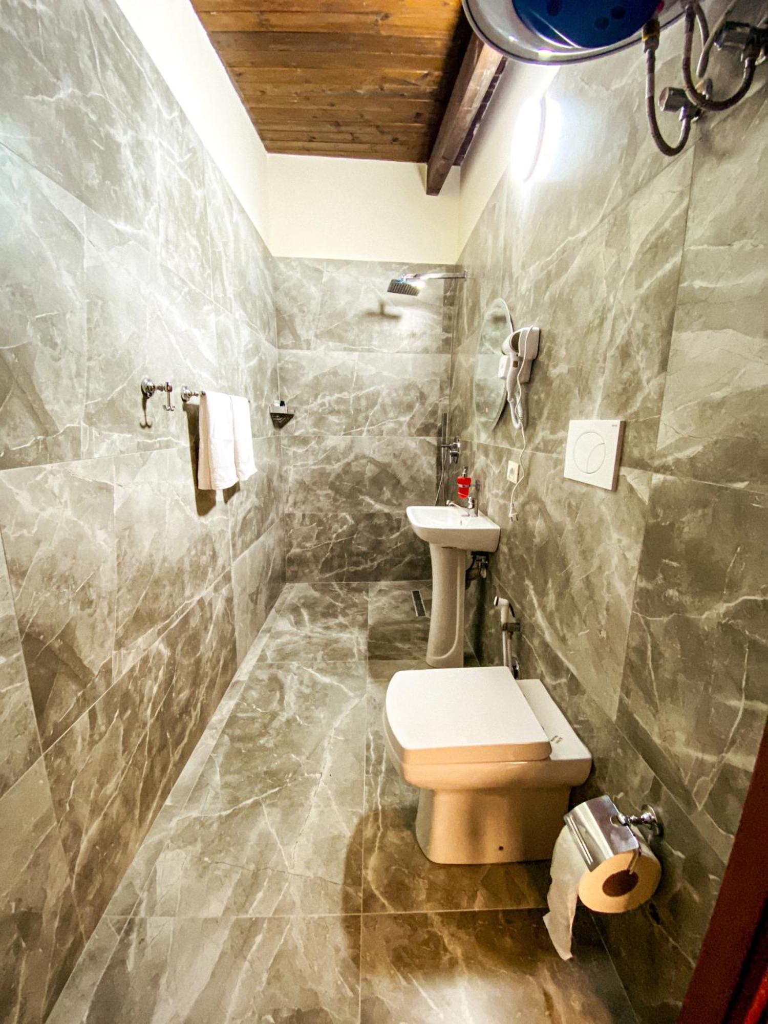 Hotel Iliria Canaj Szoba fotó